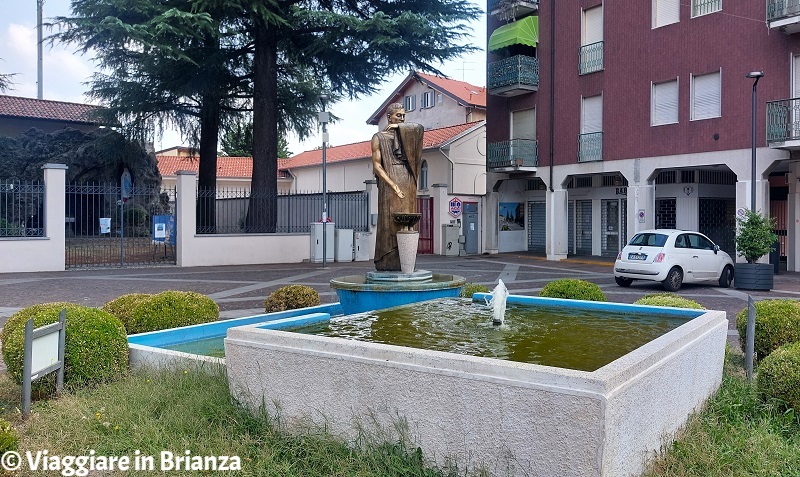 Centro storico di Meda, la fontana di piazza Cavour