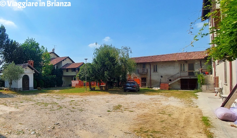 Il cortile interno della cascina