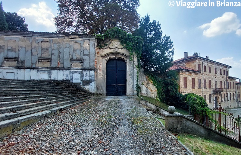 L'entrata di Villa Traversi a Meda