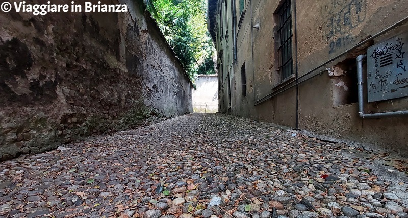 Salita Maria da Besozzo nel centro storico di Meda