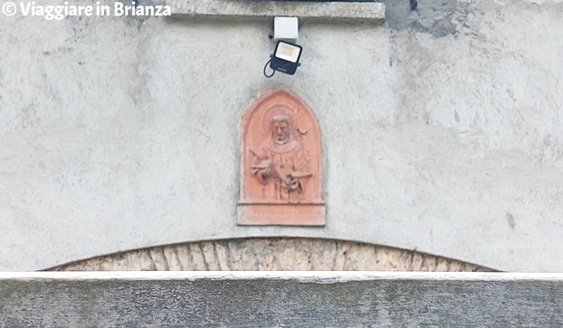 La terracotta di Bassano Sanosi nel centro storico di Meda