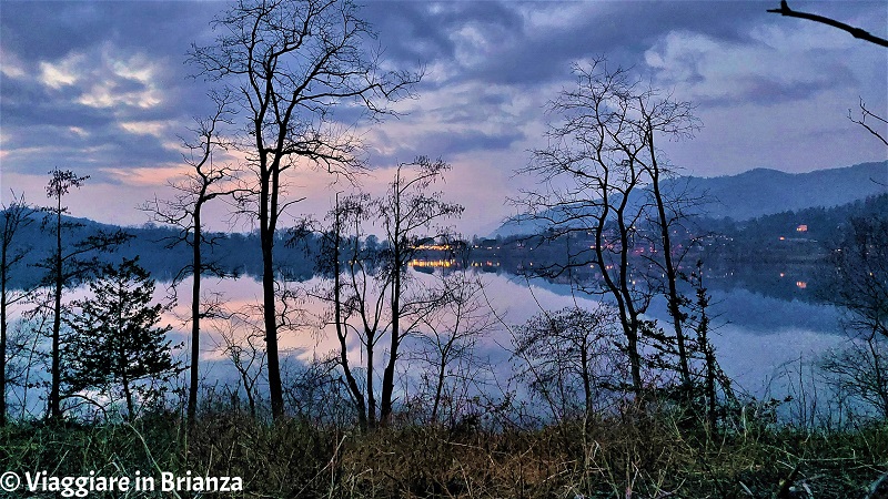 Cosa fare in Brianza la domenica: il lago di Montorfano