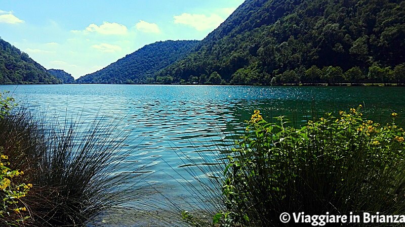 Il paesaggio del lago del Segrino